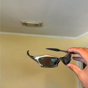 Sporty Metallic Frame Sunglasses with Iridescent Lenses Oakley Oakleys